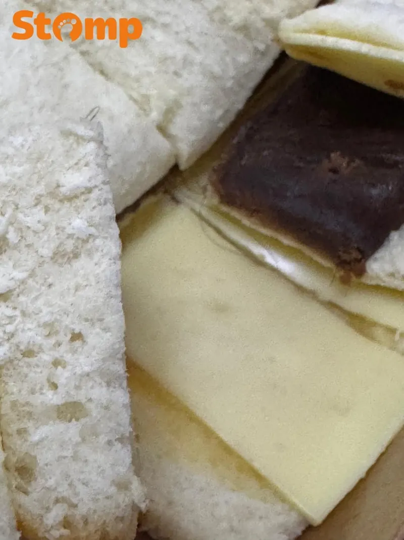 Jijik! Pelanggan Temukan 7 sampai 8 Helai Rambut di Pesanan Rotinya