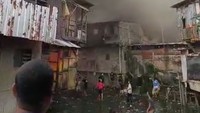 Kebakaran di Permukiman Tambora, 125 Personel Damkar Dikerahkan