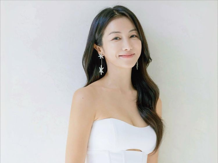 Kim Ok Bin Menawan Pamer Gaun Putih Jelang Menikah