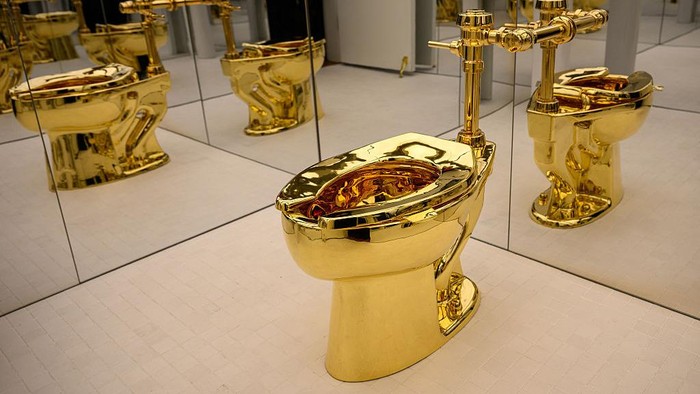 NEW YORK, NEW YORK - NOVEMBER 07: America, the toilet cast from more than 100 kilograms of solid 18-karat gold, by Maurizio Cattelan is displayed during a press preview at Sothebys on November 07, 2025 in New York City. The estimated value, will be set according to the work’s literal weight in gold on the day of auction. Tomorrow, Sotheby’s opens its new global headquarters on Madison Avenue in the Marcel Breuer building. The space will be free and open to the public until auction previews conclude. Upcoming sales include The Leonard A. Lauder Collection, The Cindy and Jay Pritzker Collection, The Now and Contemporary Auction, The Exquisite Corpus Auction, and the Modern Day Auction, scheduled for November 18–21, 2025. (Photo by Alexi Rosenfeld/Getty Images)