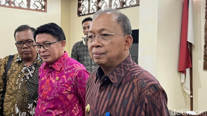 Gubernur Bali Wayan Koster di Kantor DPRD Bali, Selasa (11/11/2025).