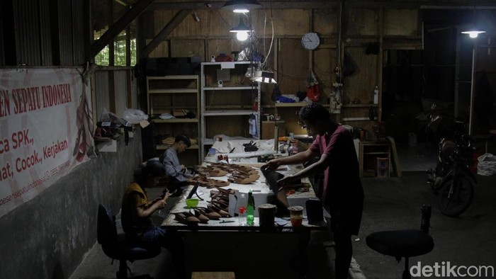 Industri alas kaki kembali menjadi unggulan sektor manufaktur nasional. Dengan pertumbuhan mencapai 8,3 persen pada kuartal pertama 2025 dan ekspor naik hampir 12 persen.