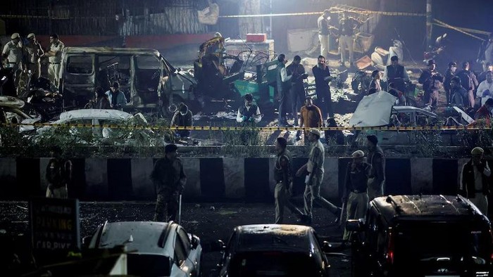 Ledakan terjadi di dekat tempat wisata populer Red Fort di Kota Delhi, India pada Senin (10/11/2025). Dari insiden tersebut 8 orang tewas dan 19 mengalami luka-luka.