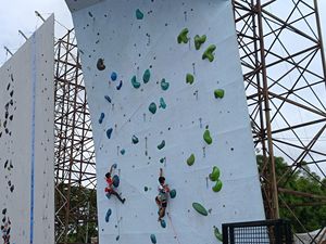 Brimob Gelar Lomba Panjat Tebing HUT Ke-80 di Bogor, Diikuti 279 Peserta