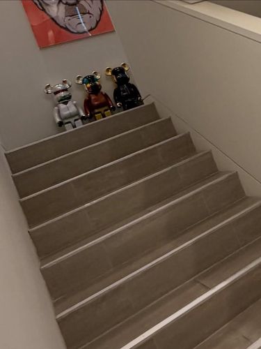 MC Mong Penyanyi-produser Korea Selatan MC Mong dikritik netizen karena memajang lukisan Hitler.