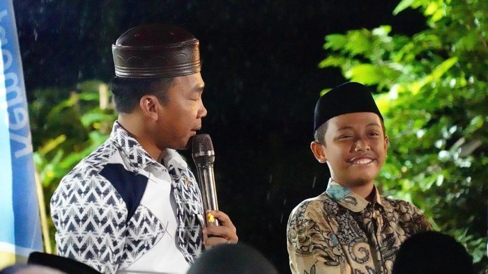 Menteri Wihaji saat berdialog dengan pemuda di Garut