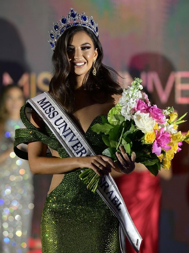 7 Potret Miss Israel Melanie Shiraz, Viral Beri Tatapan Sinis ke Miss Palestine