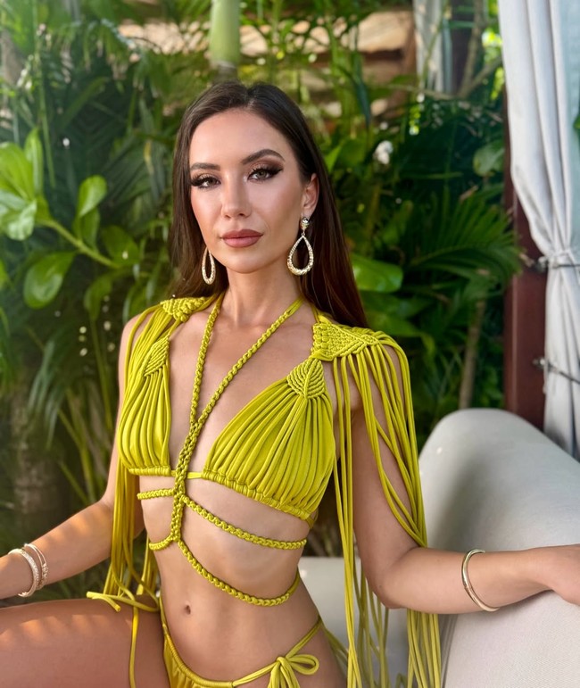 Melanie berkompetisi sebagai Miss Caesarea untuk mewakili Israel di kontes kecantikan Miss Universe 2025. Ia dinobatkan sebagai Miss Universe Israel di Hotel Hilton Miami Aventura pada Juli 2025. Foto: Instagram/@melanieshiraz