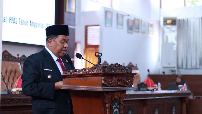 Bupati Takalar Mohammad Firdaus dalam rapat paripurna penyerahan KUA-PPAS APBD 2026 di Gedung DPRD Takalar, Selasa (11/11/2025).