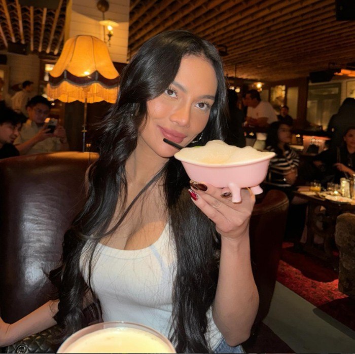 Momen Erika Carlina dan DJ Bravy Makan Unagi Viral hingga Jajanan Kaki Lima