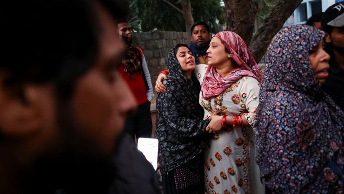 Ledakan mematikan mengguncang kawasan tua Delhi, India, pada Selasa (11/11/2025), tepat di dekat Benteng Merah yang bersejarah. Peristiwa tragis ini menewaskan sejumlah warga dan meninggalkan duka mendalam bagi keluarga korban. REUTERS/Anushree Fadnavis