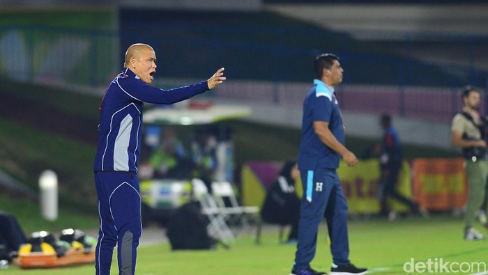 Pelatih Timnas Indonesia U-17, Nova Arianto.