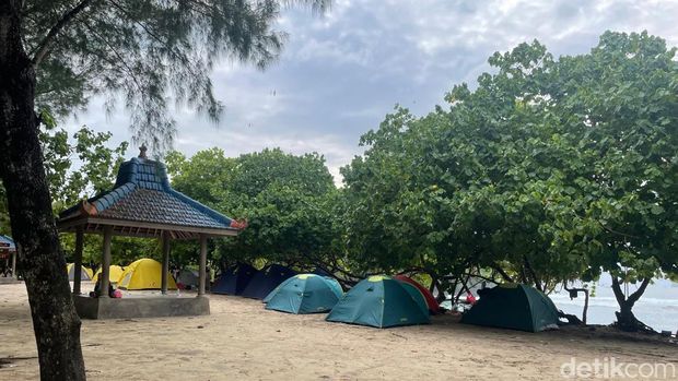 Pantai Teluk Asmara Pantai Teluk Asmara, Malang Selatan