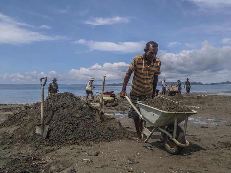 Pasir Laut Jadi Sumber Penghidupan Warga Pulau Bacan