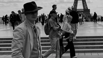 Terungkap Sosok Viral 'Fedora Man', Sempat Dikira Detektif Pencurian di Louvre