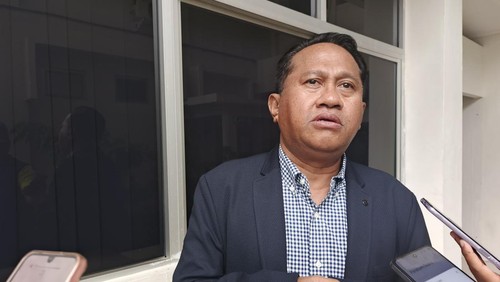 Pelaksana tugas (Plt) Kepala Dinas Tenaga Kerja dan Transmigrasi (Disnakertrans) NTB, Muslim ditemui di kantor Gubernur NTB, Selasa (11/11/2025). (Foto: Ahmad Viqi/detikBali).