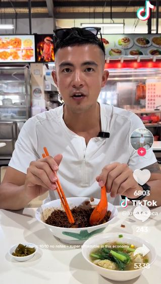 Pemilik Warung Kaki Lima Ini Ogah Viral, Ngaku Tak Cari Banyak Pelanggan