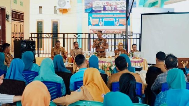 Sosialisasi Pengelolaan dan Pemilahan Sampah berlangsung di RT 10 Kelurahan Mandonga, Kecamatan Mandonga, Selasa (11/11/2025).