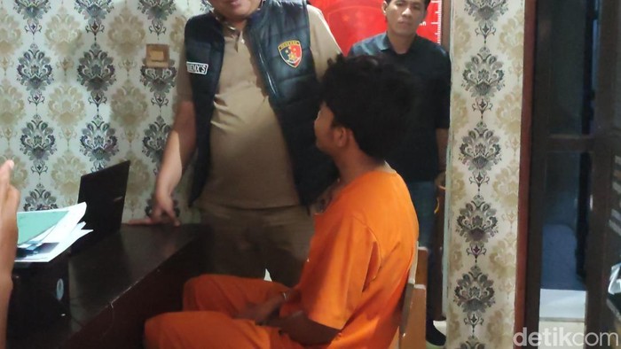 Pemuda Ngamuk Serang keluarga di Ciamis saat menjalani pemeriksaan di Satreskrim Polres Ciamis.