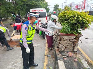 Pemotor Wanita Tewas Tabrak Median Jalan di Pantura Kendal