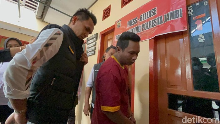 Pria di Jambi ditangkap usai curi 60 potong kayu bulian