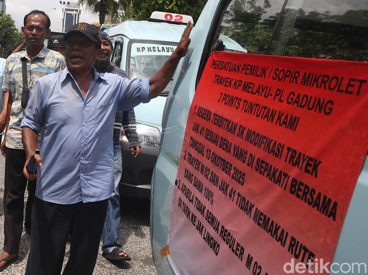 Program Jaklingko Dinilai Tumpang Tindih, Sopir Mikrolet 02 Tuntut Keadilan di Balai Kota