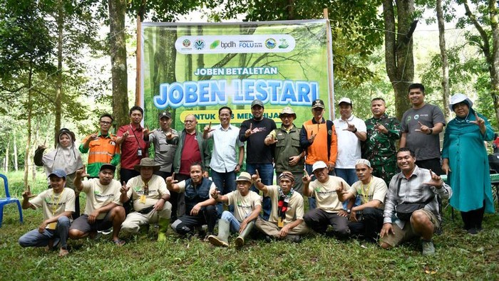 Proklim Mart Joben Lestari, berhasil meraih Gold Awards dalam ajang bergengsi Asia ESG Positive Impact Awards 2025 kategori Biodiversity Conservation yang diselenggarakan di Malaysia, (6/11/2026).(Dok. Humas Bank NTB Syariah).