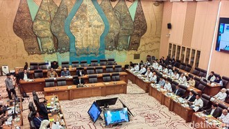 Bahlil soal Izin Tambang Raja Ampat: Barang Ini Ada, Saya Belum Ada di Muka Bumi