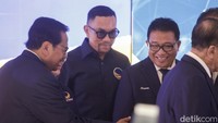 Sejumlah elite seperti Ahmad Sahroni, Sutiyoso, dan HM Prasetyo hadir mendampingi Surya Paloh.  
