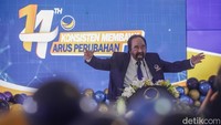 Ketua Umum NasDem Surya Paloh memberikan pidato pada puncak perayaan HUT ke-14 NasDem di NasDem Tower, Jakarta, Selasa (11/11/2025). NasDem menyampaikan posisi partainya dalam pemerintahan Presiden Prabowo Subianto.