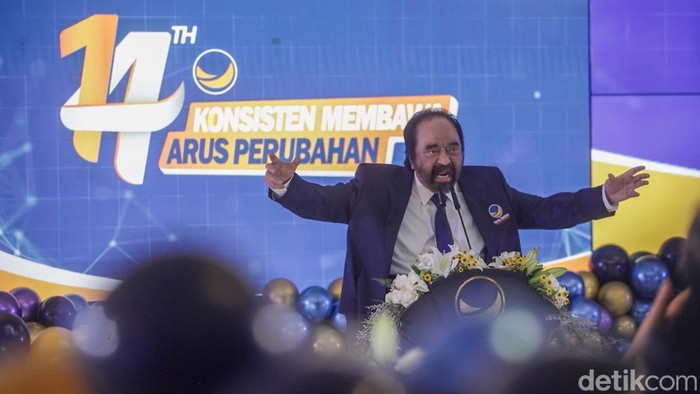 Ketua Umum NasDem Surya Paloh memberikan pidato pada puncak perayaan HUT ke-14 NasDem di NasDem Tower, Jakarta, Selasa (11/11/2025). NasDem menyampaikan posisi partainya dalam pemerintahan Presiden Prabowo Subianto.