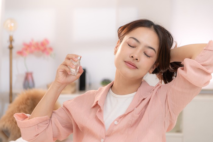 9 Rekomendasi Parfum untuk Ibu Hamil yang Aman Digunakan