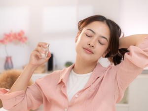 Sering Dilakukan! 3 Kesalahan Memakai Parfum yang Bikin Wanginya Cepat Hilang