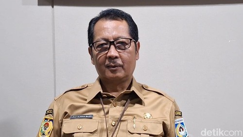 Sekda Kota Mataram Lalu Alwan Basri saat diwawancarai di ruangannya, Selasa (11/11/2025).