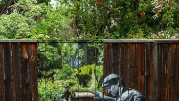Make Earth Green Again karya HIJACK memuat pesan untuk menghijaukan kembali Bumi. Foto: via StreetArtUtopia