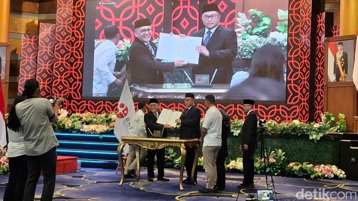 Sertijab Kepala BRIN 2025 dari Laksana Tri Handoko ke Arif Satria