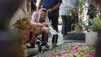 Semasa menjabat, Gus Dur dikenal sebagai Bapak Tionghoa dan Bapak Pluralisme karena kebijakannya yang memperjuangkan hak minoritas serta perdamaian. ANTARA FOTO/Syaiful Arif