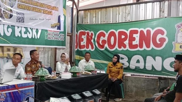 Sosialisasi gerakan memilah sampah oleh Pemkot Kendari.