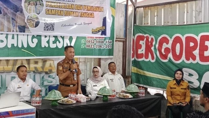 Sosialisasi gerakan memilah sampah oleh Pemkot Kendari.