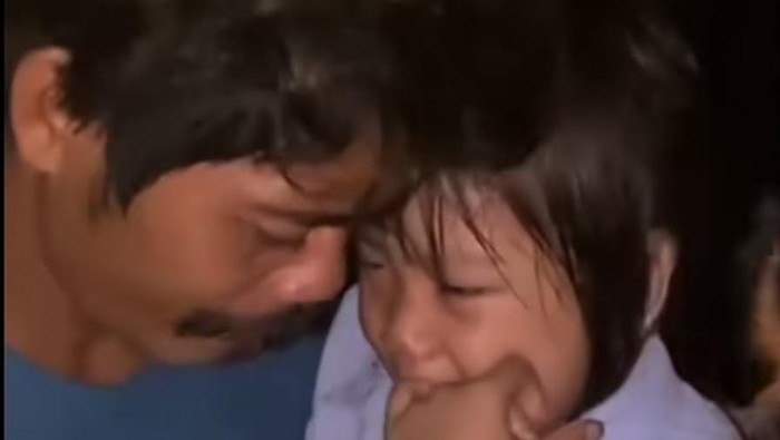 Suasana haru menyelimuti proses penjemputan Bilqis dari Suku Anak Dalam di Jambi.