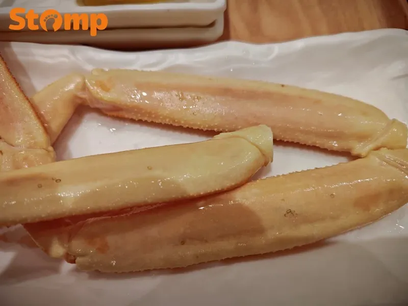 Bikin Heboh! Pelanggan Temukan Telur Lintah Laut Nempel di Kaki Kepiting.