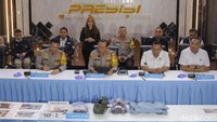 Terdapat tujuh peledak yang dibawa pelaku, 4 meledak di dua lokasi berbeda serta 3 lainnya belum digunakan.
