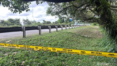 TKP penamuan di pinggir Tol Jagorawi KM 30, Bogor, Jawa Barat.