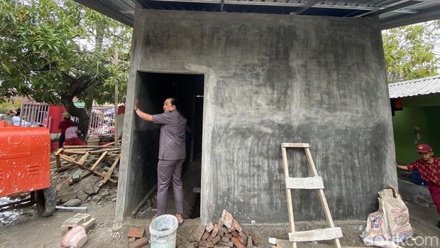 Wakil Ketua Komisi II DPRD Parepare, Sappe melakukan inspeksi mendadak (sidak) di lokasi proyek pembangunan toilet sekolah yang menelan anggaran Rp 166 juta.