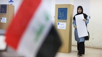 Meski diwarnai isu politik dan keamanan, semangat warga untuk berpartisipasi menunjukkan tekad kuat bangsa Irak dalam menjaga jalannya demokrasi di negeri mereka. REUTERS/Thaier Al-Sudani