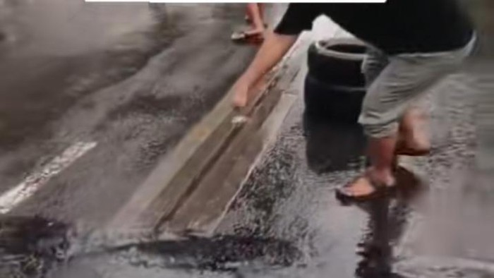 Besi Penyambung Jembatan di Abiantuwung Tabanan Dikeluhkan Warga