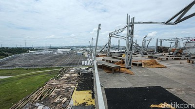 Bukit Hyundai Cikarang Porak-poranda Diterjang Puting Beliung