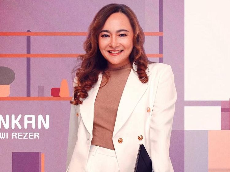 Dewi Rezer Turun 9 Kg, Disenggol Soal Pernikahan