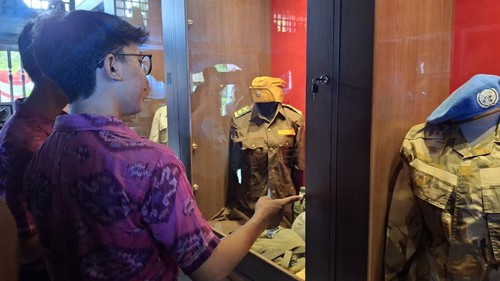 Etalase Jendela Perjuangan Pahlawan di Gedung Merdeka yang diresmikan oleh Wakil Wali Kota Denpasar, I Kadek Agus Arya Wibawa. Rabu (12/11/2025). (Foto: Fabiola Dianira/detikBali)