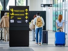 Pulang Liburan dari Luar Negeri? Ingat Lagi Nih 5 Aturan Barang Bawaan